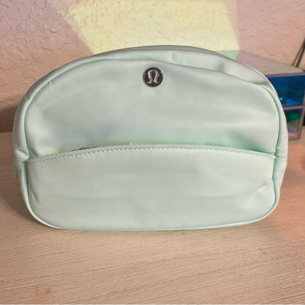Lululemon GO Better Pouch